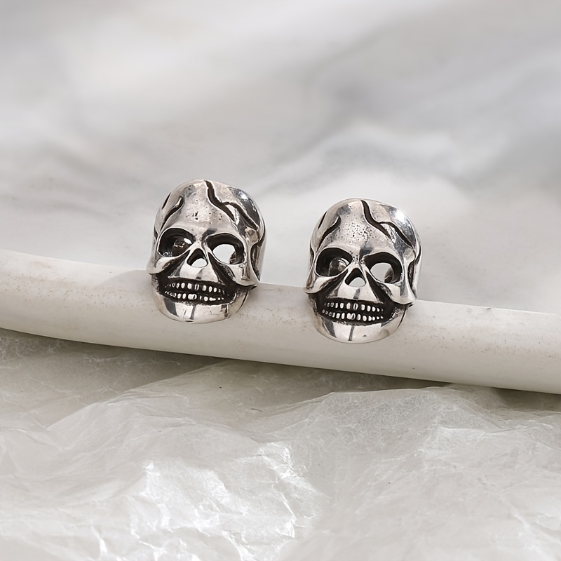 Vintage Punk Skull Ear Cuff — Unisex Non-Pierced Design