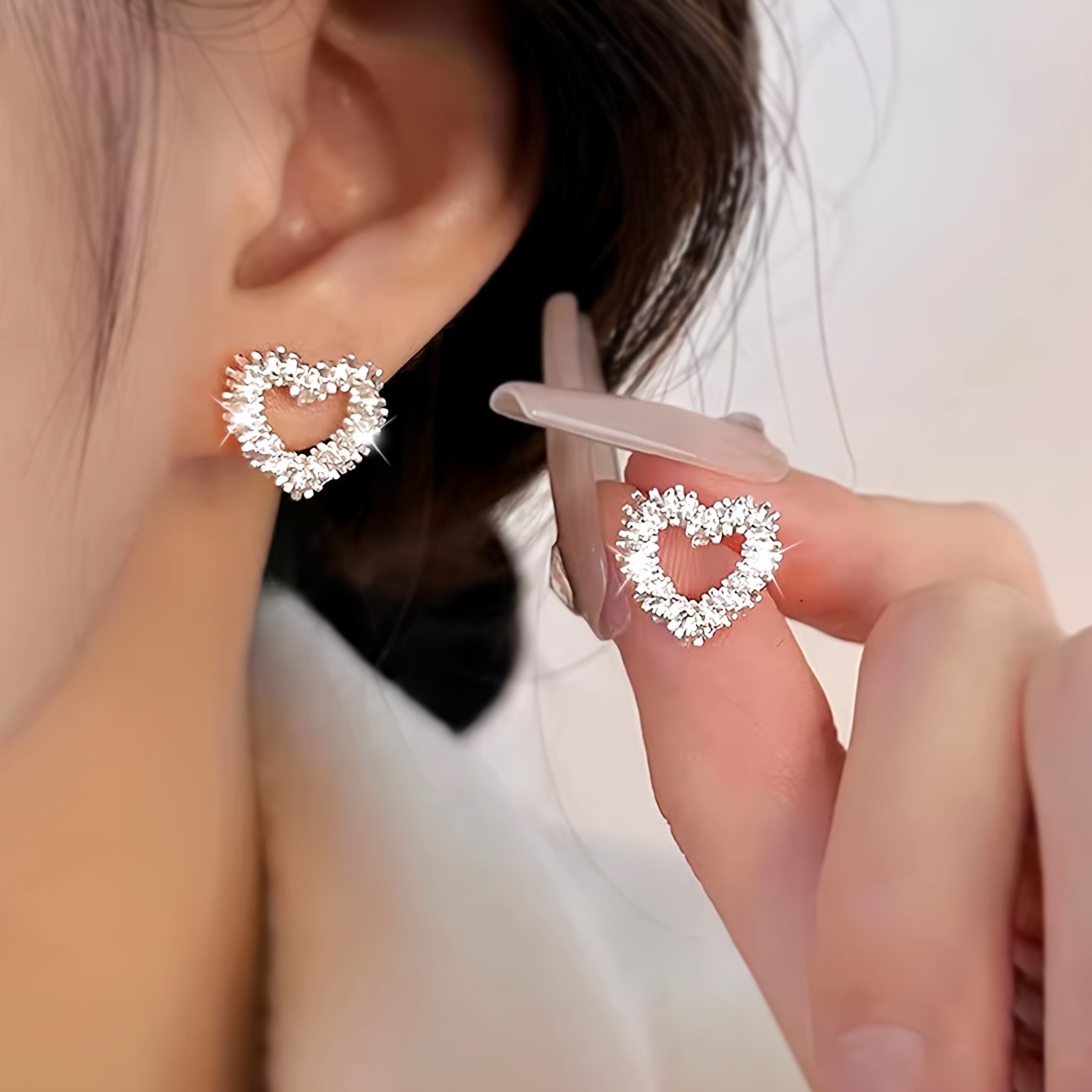 

1 Pair Vintage Simple Heart-shaped Hollow Earrings, Alloy With Copper Post, Elegant Pleated Design, For Daily And Party , Jewelry Gift