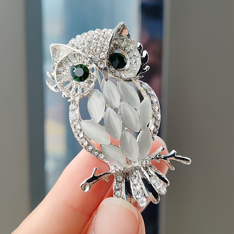 Stylish Cartoon Owl Brooch In Golden And Silvery Dual-tone Design