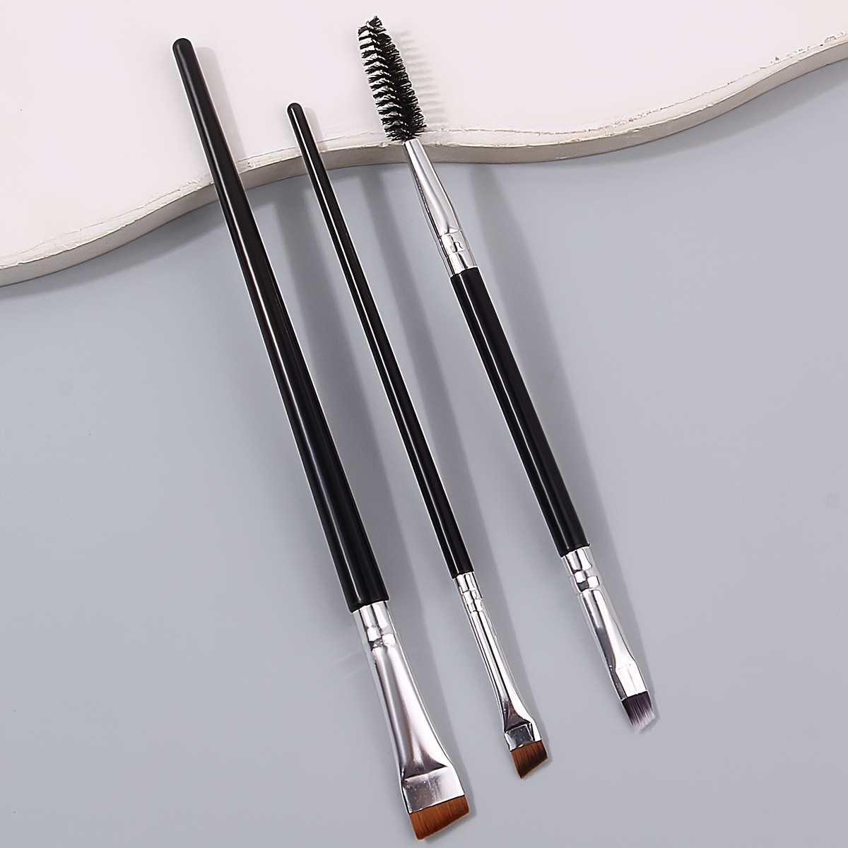 3pcs Of -thin Eyeliner Brushes With Large Double-ended Eyelash Curling And Flat Angled Brow Brushes, Featuring A Plastic Handle For Portable Eye Makeup And Brow Combing