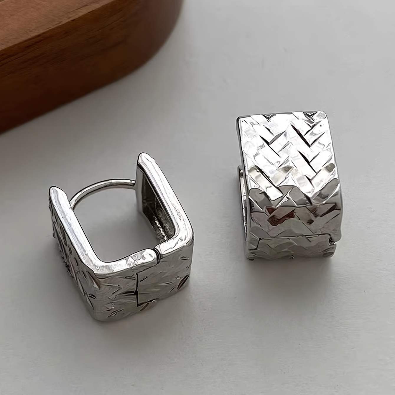 TEMU 1 di Lussuosi di Luce Personalizzati con Design Geometrico e Texture Unica, Unico, Eleganti, Versatili, Casual, per , Braccialetti per Orecchie