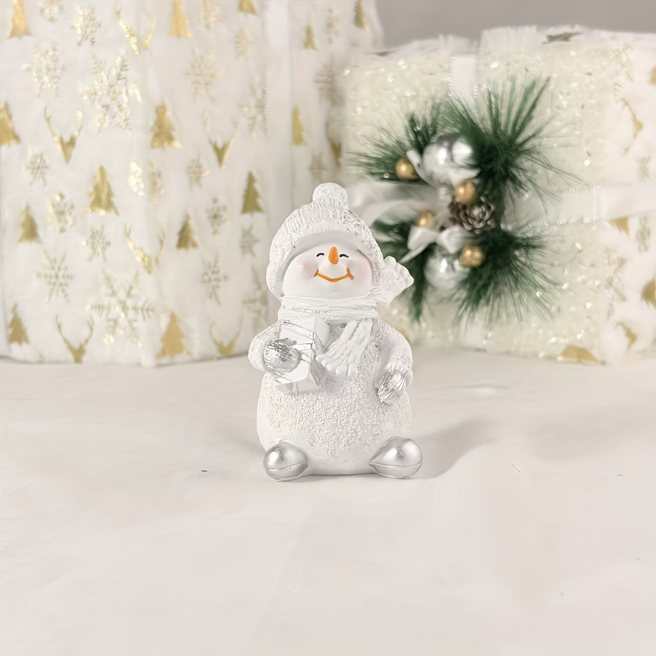 TEMU Une décoration de de neige pour Noël - un ornement pour une utilisation intérieure et extérieure, avec un chapeau tricoté, un écharpe et des