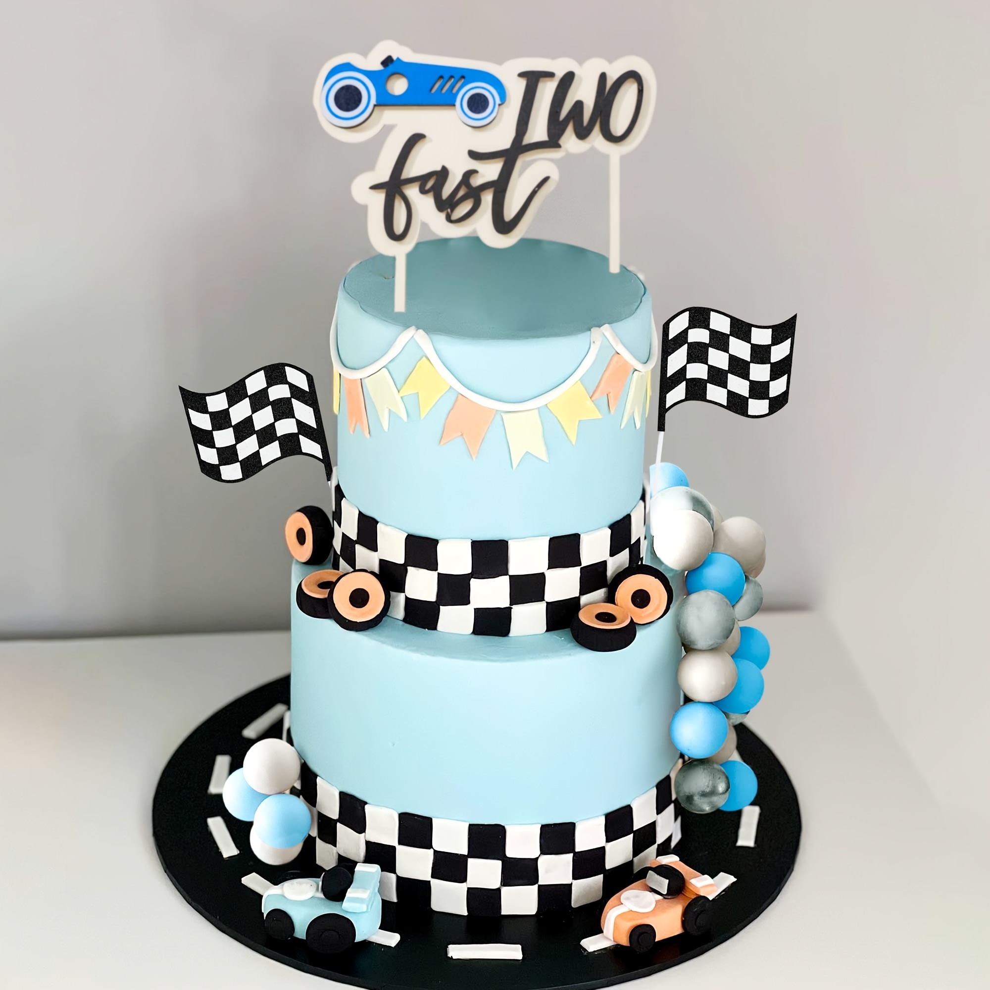 Deux décorations de gâteau rapides - 2e anniversaire de voiture de course, décorations de fête de voiture de course, gâteau 2e anniversaire, drapeau à damier, fête de course - Canada
