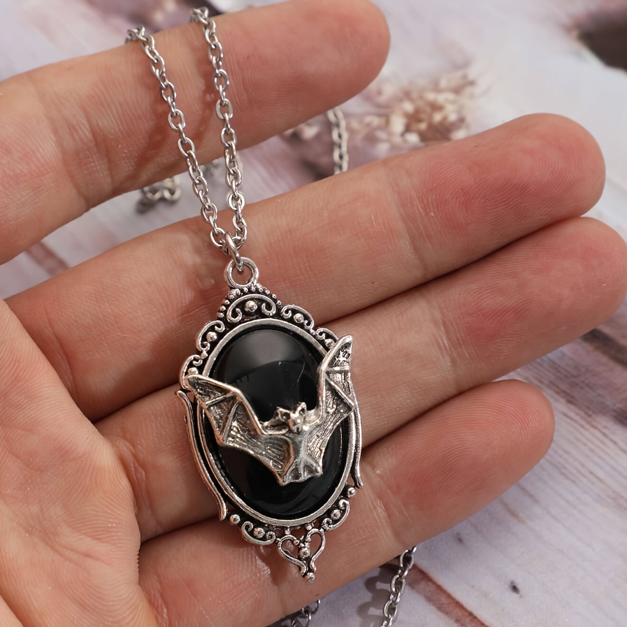 

1pc Vintage Gothic Bat Pendant Men's Necklace