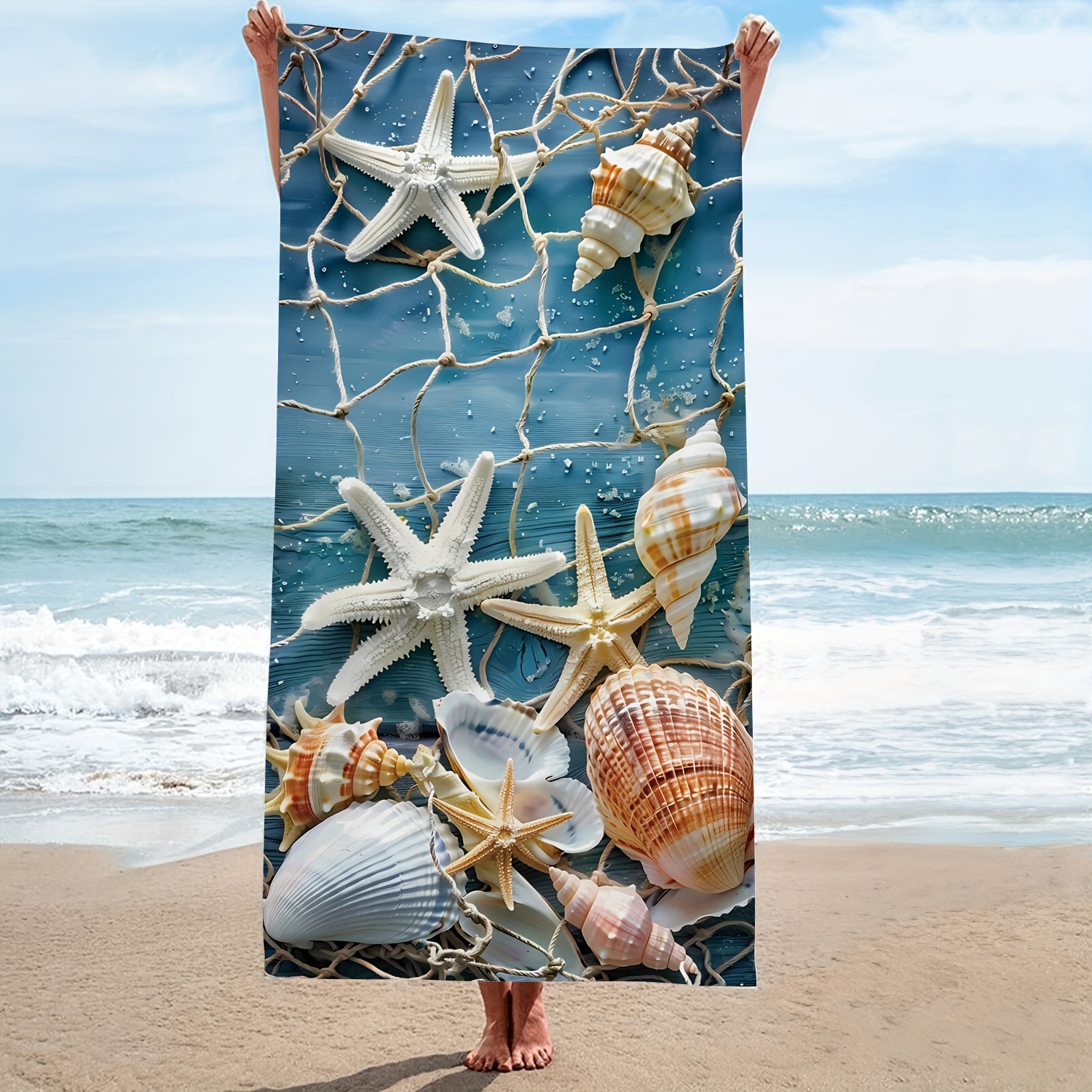 

Serviette de plage oversize en microfibre bleu marine avec étoile de mer et coquillage, résistante, séchage rapide, lavable, essentielle pour l'été, le camping, la piscine et les voyages.