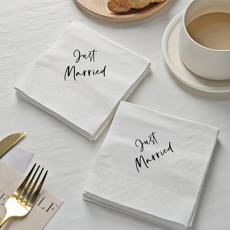 E-shop 100 Stück "Just Married" Servietten – Elegante Hochzeits- Verlobungsfeier Tischdeko Einweg-Servietten, Weiße Papiertücher, für Feiern Abendessen