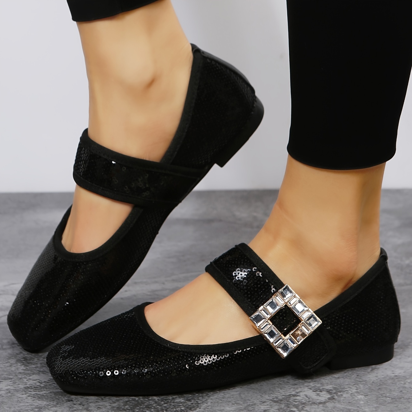 

Ballerines Noires à Paillettes pour Femmes avec Bretelles à Boucle en Strass, Bout Carré, Tige en Tissu Pailleté, Semelle en Caoutchouc - Chaussures d'Été Élégantes