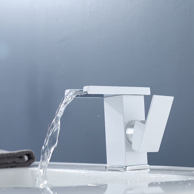 Zlewozmywak z miedzi z oświetlaną kranikiem, zapewniający gorącą i zimną wodę mieszankę do domowych łazienek, z funkcją regulacji temperatury i trójkolorowym designem zmieniającym kolor.