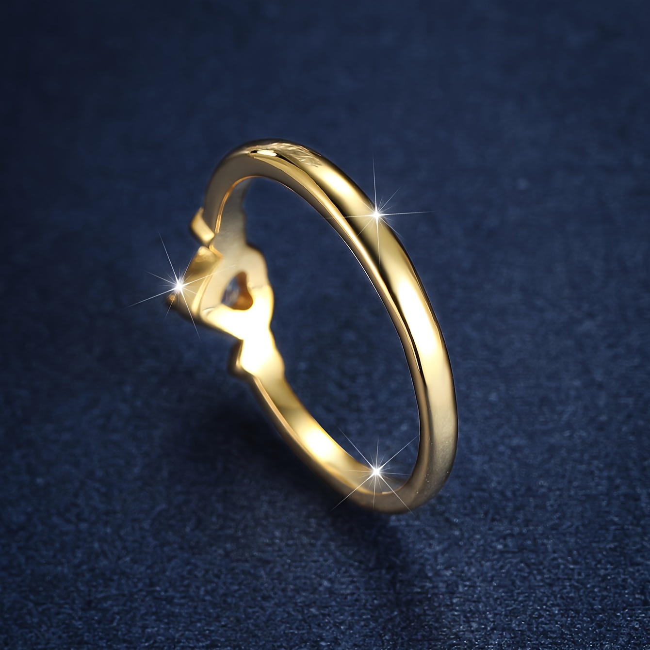Stylish Minimalist Heart-Shaped Zirconia Ring for Brides