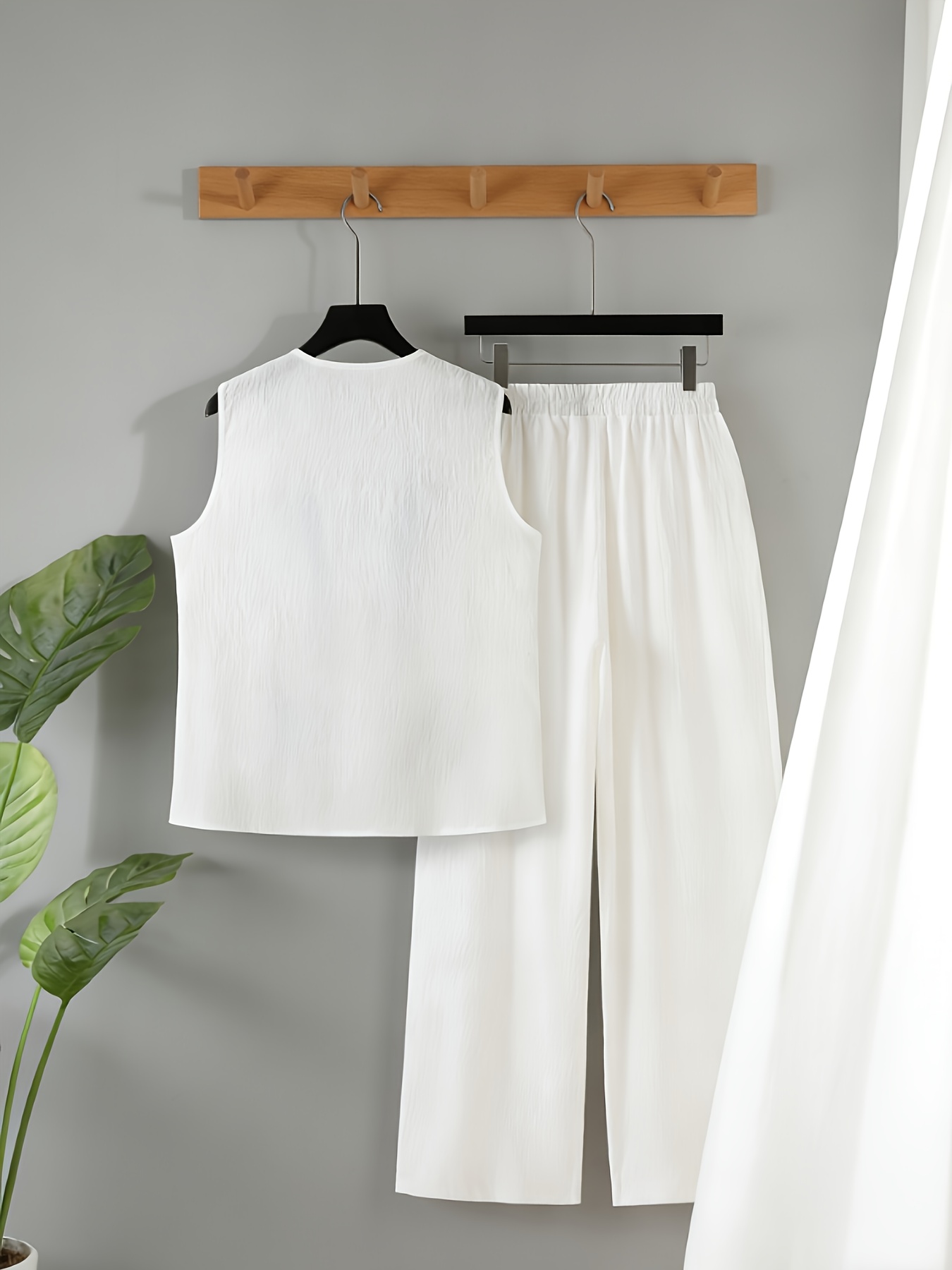 Chinese-Style Embroidered Women'S Outfit, Breathable, Featuring an Embroidered Tank Top And Long Pants Set, a Two-Piece Casual And Elegant Ensemble