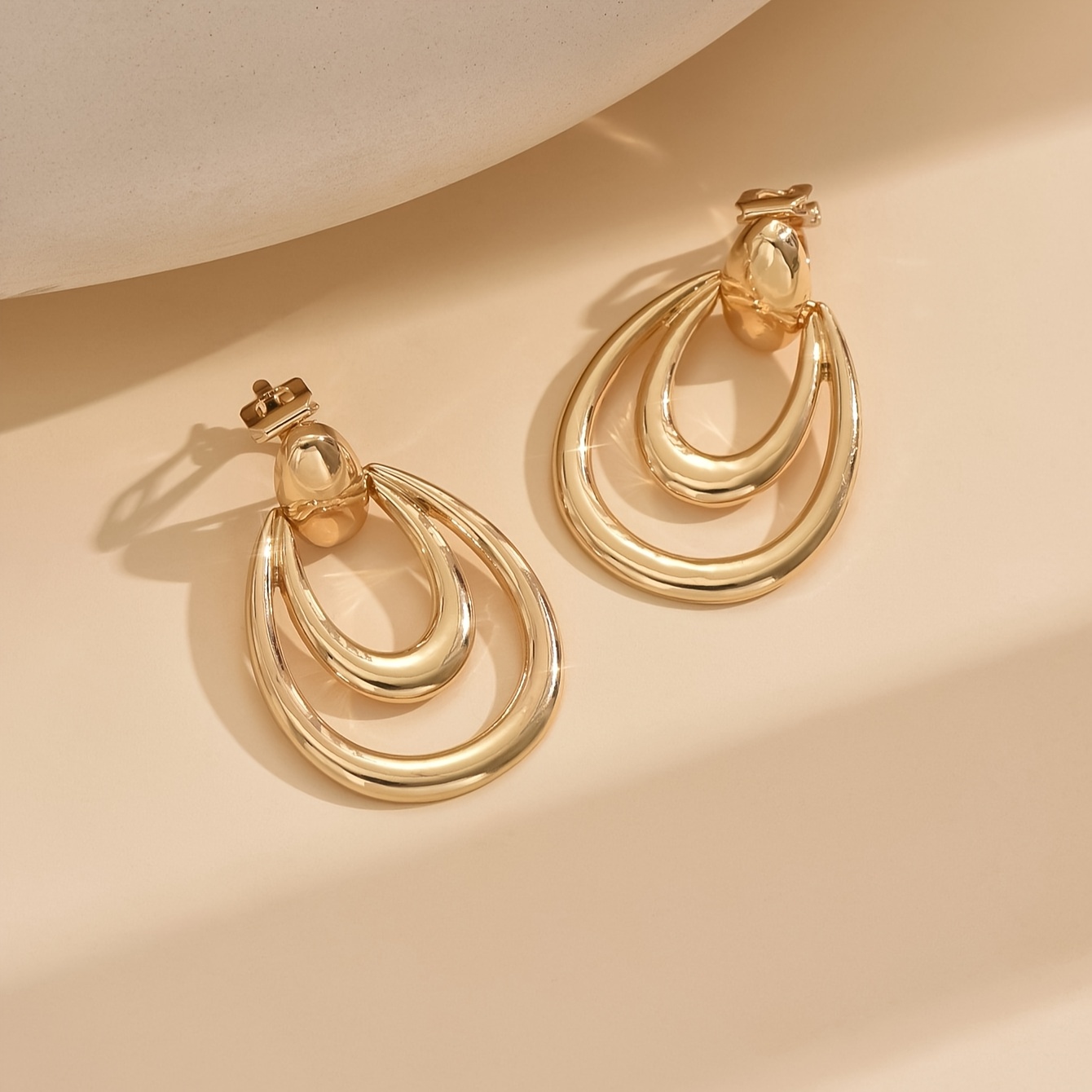 Image of 1 Pair Of Fashionable Double-layer Teardrop Geometric Metal Clip-on Earrings For Women, Suitable For Daily Commuting Wear