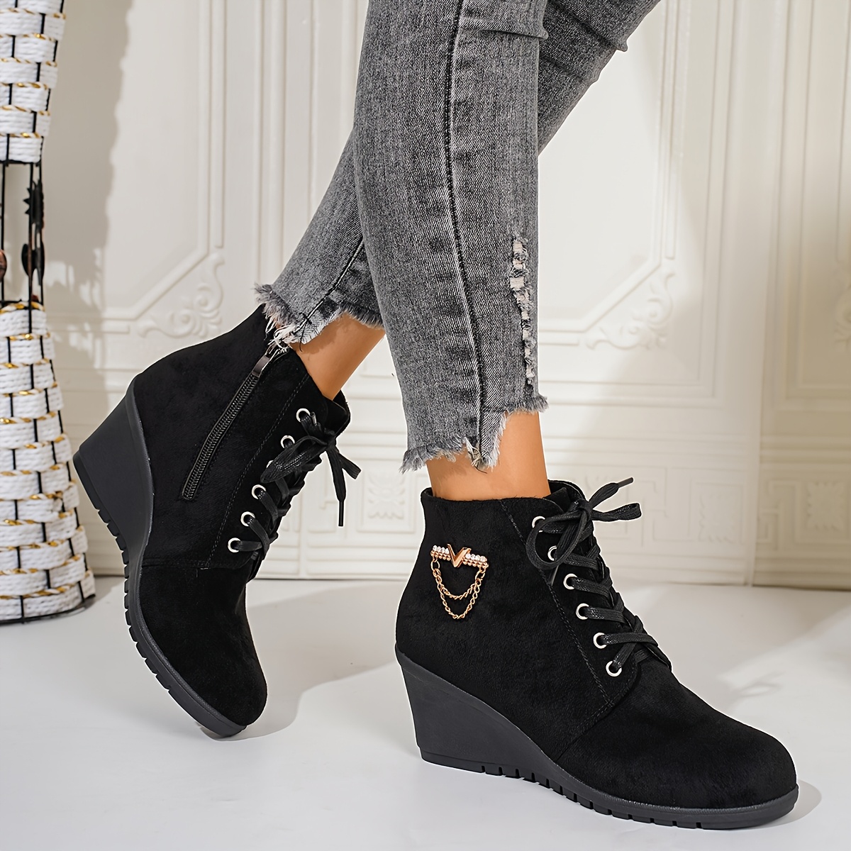 TEMU New Autumn/winter Style Plush-lined Anti-slip Wedge Ankle Boots For Women, Lace-up With Side Zipper, Elegant V-shaped Metal Chain Decoration,