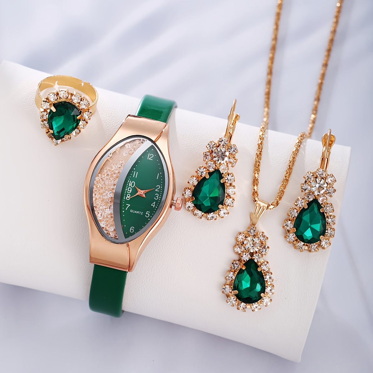 TEMU Set da 5 pezzi da donna con orologio da + collana, orecchini e anello , regalo a sorpresa per Natale e compleanno