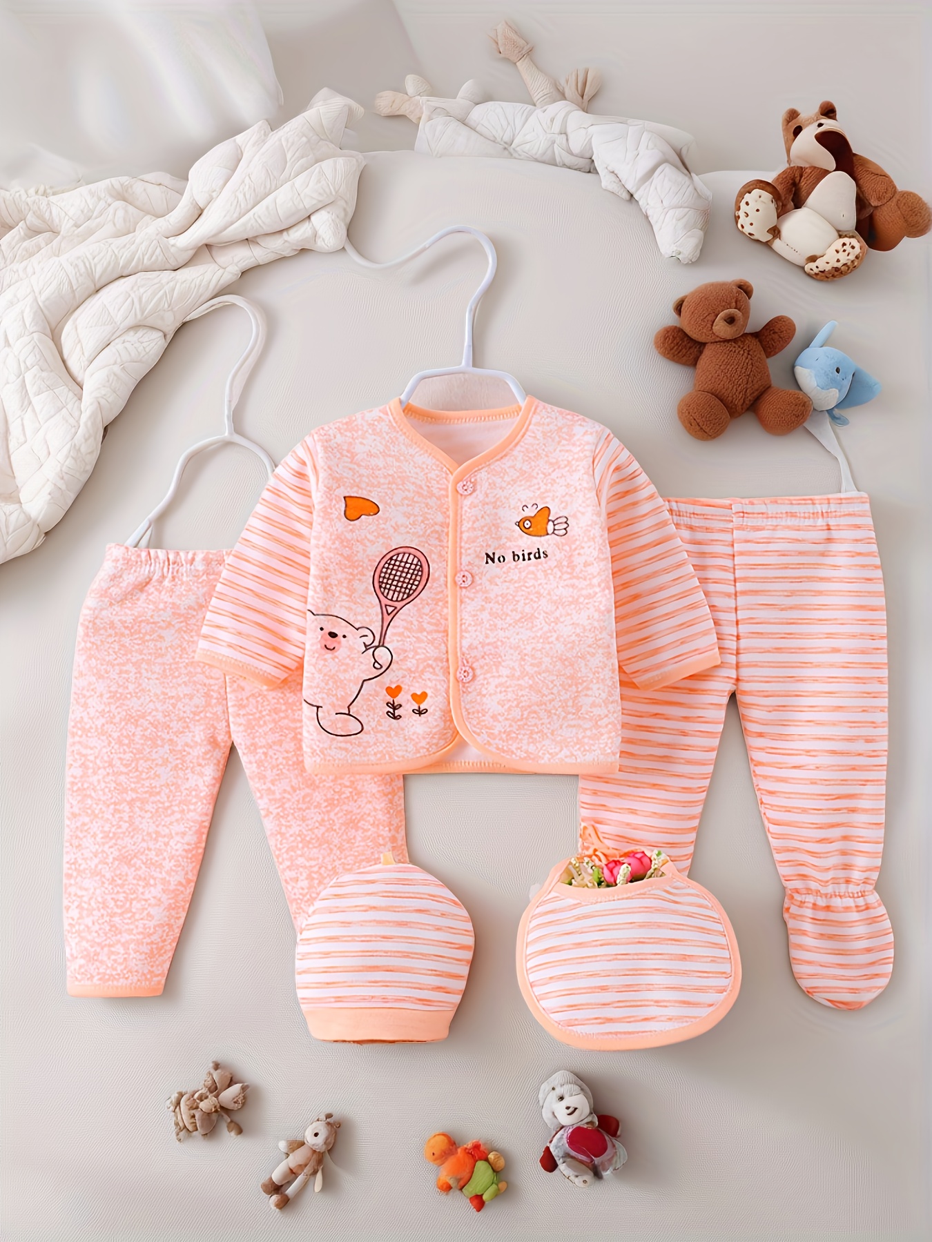 Baby Newborn Spring & Summer 5pcs Set, 0-3 Months Baby Outfit, Random Cute Cartoon Designs, Machine Washable, 1 Top, 2 Pants, Hat, Bib, Perfect for Outdoor, The Best Gift for Newborns and Pregnant Moms, Perfect for Outdoor