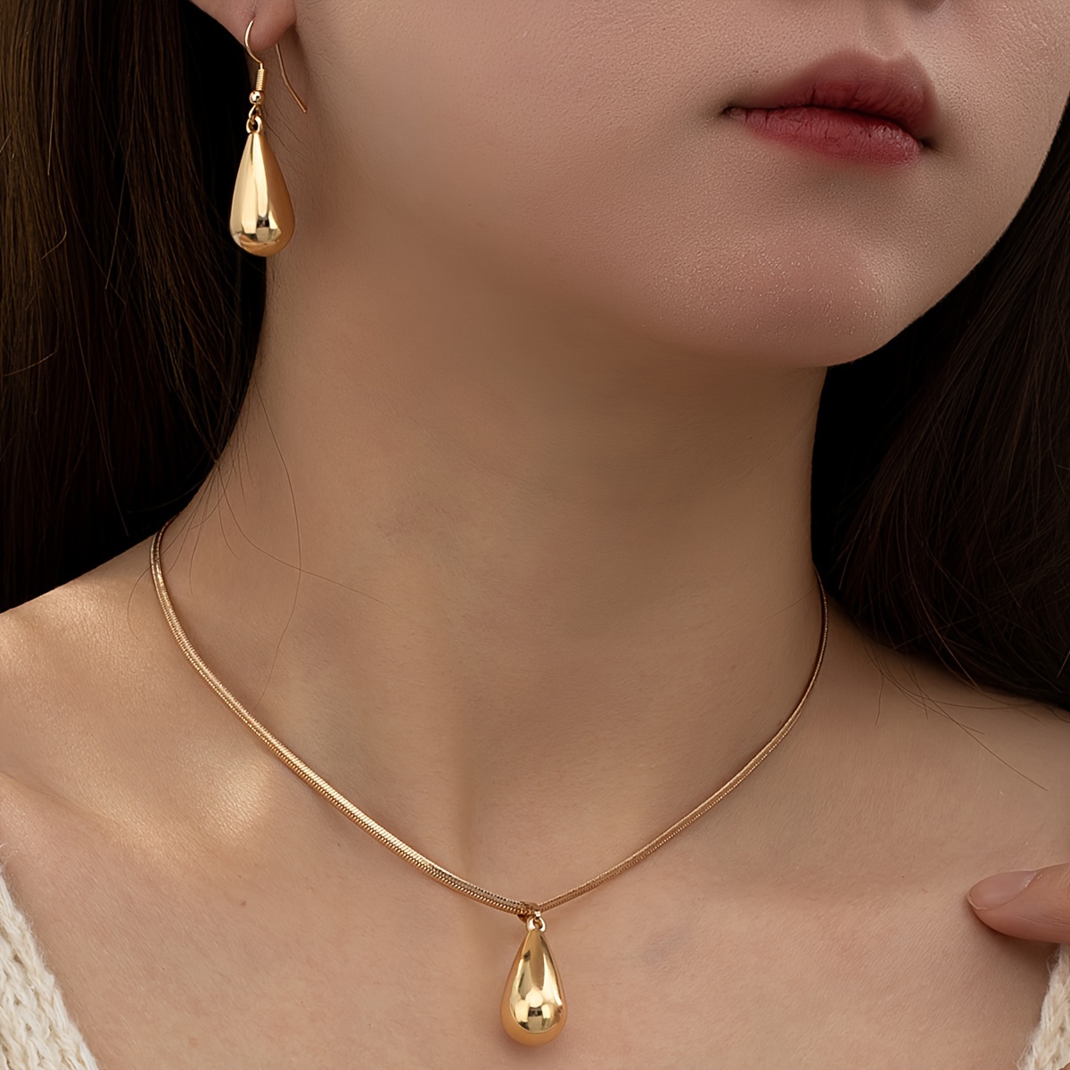 

1 Set Of Trendy Minimalist Style Jewelry Set With Water Drop Pendant Necklace, Earrings, And Bracelet Golden Jewelry Set For Women