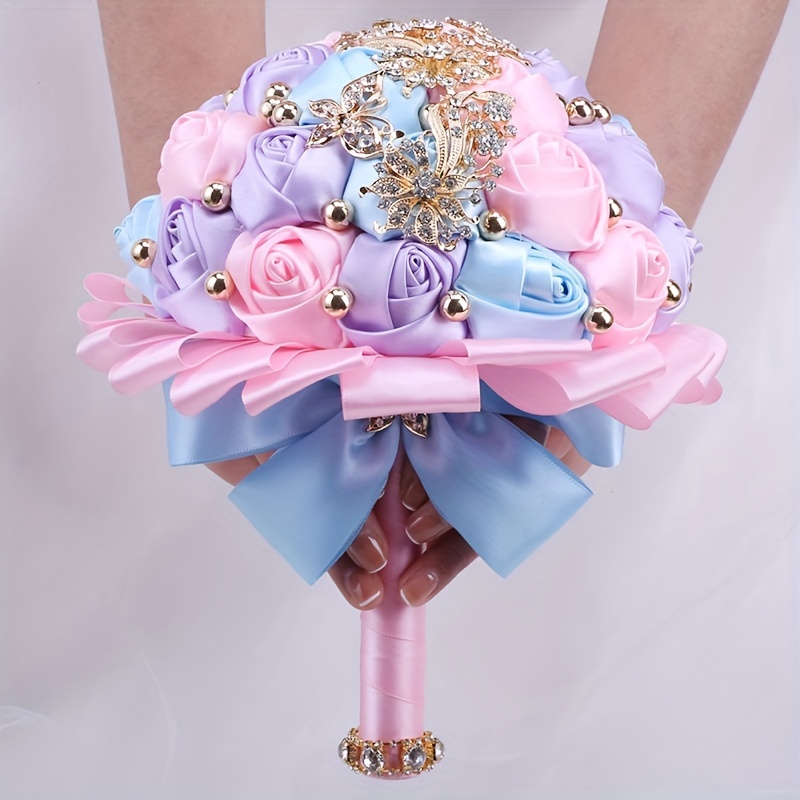   kuyov qizlar buketi boy qizil shokoladli güllar bilan kristal va marjon aksessuarlari bilan to'ldirilgan to'y jamoalari tafsilotlari 26