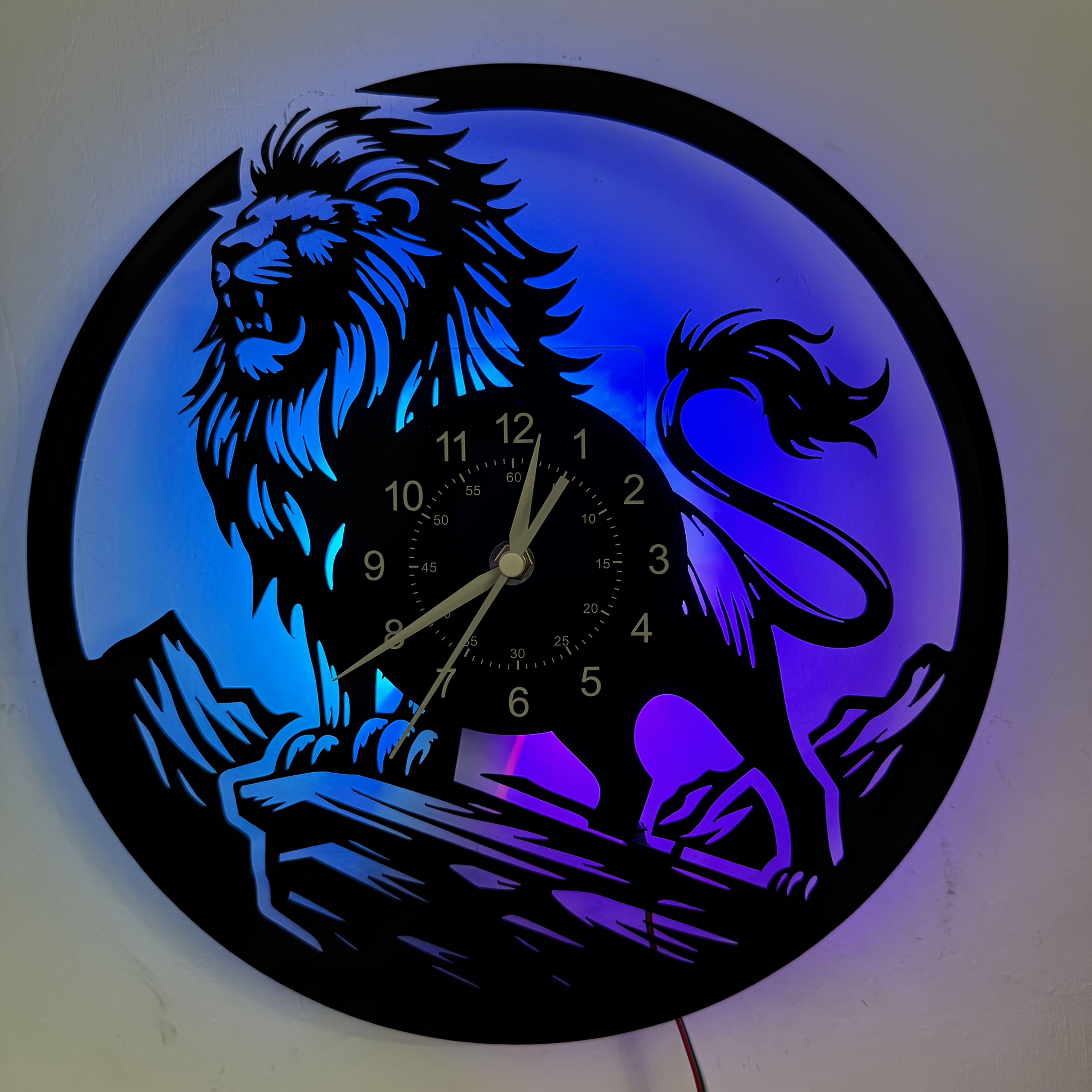 Image of Lion Themed Vinyl Wall Clock Ideal For Living Room, Bedroom, Kitchen And Office Decorations, Perfect Gift For Birthdays, Mother's Day, New Year's Day, Easter, Graduation, Christmas, Halloween