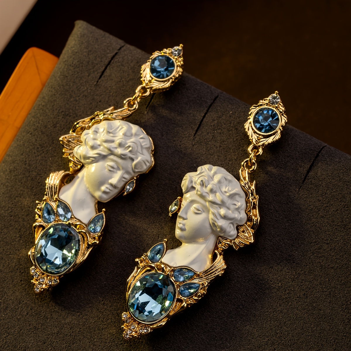 Gold Vintage Inspired Costume Jewelry Vintage/retro C1950s Costume