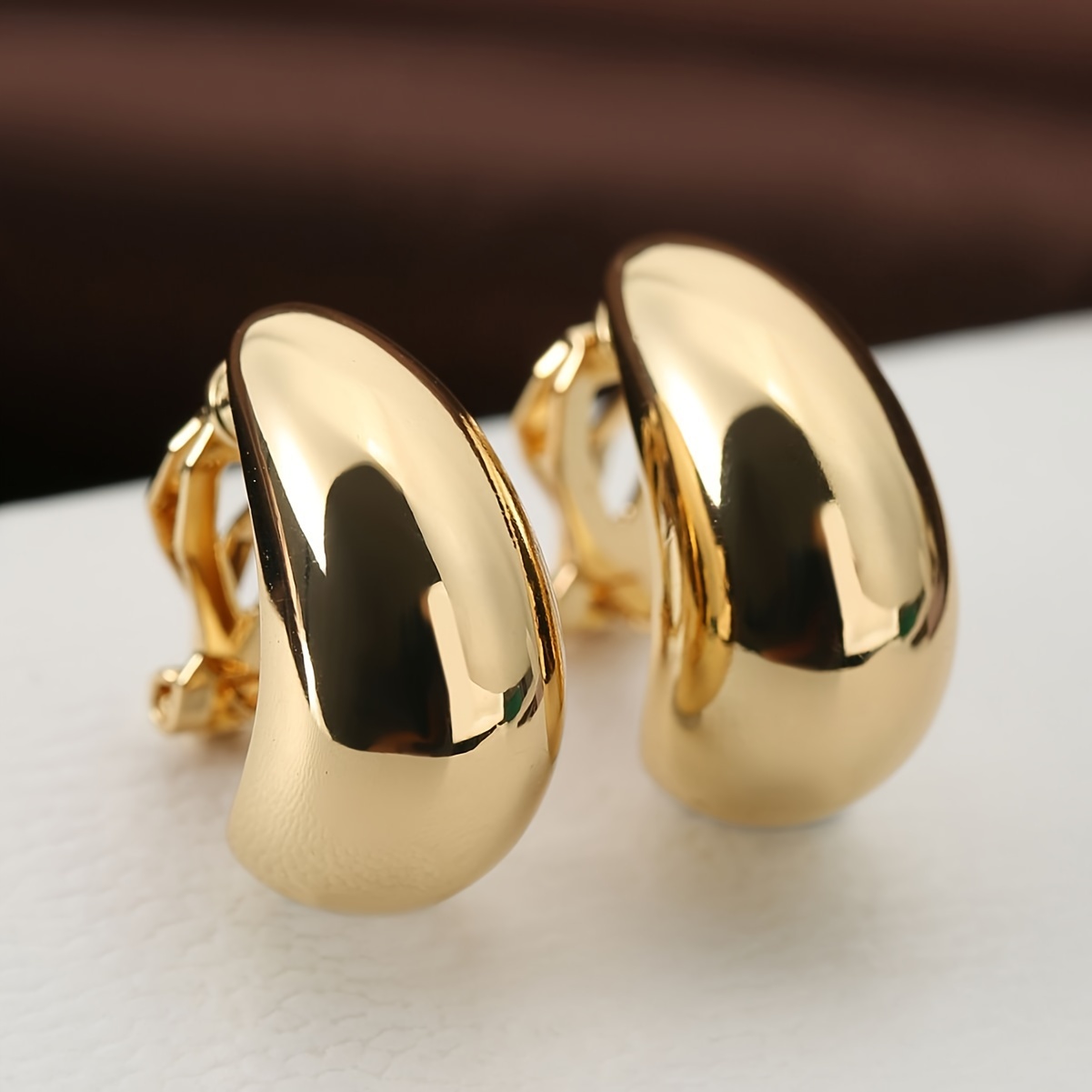 New Light Luxury Teardrop Ear Clips, High-end Minimalist Glossy Women's Earrings