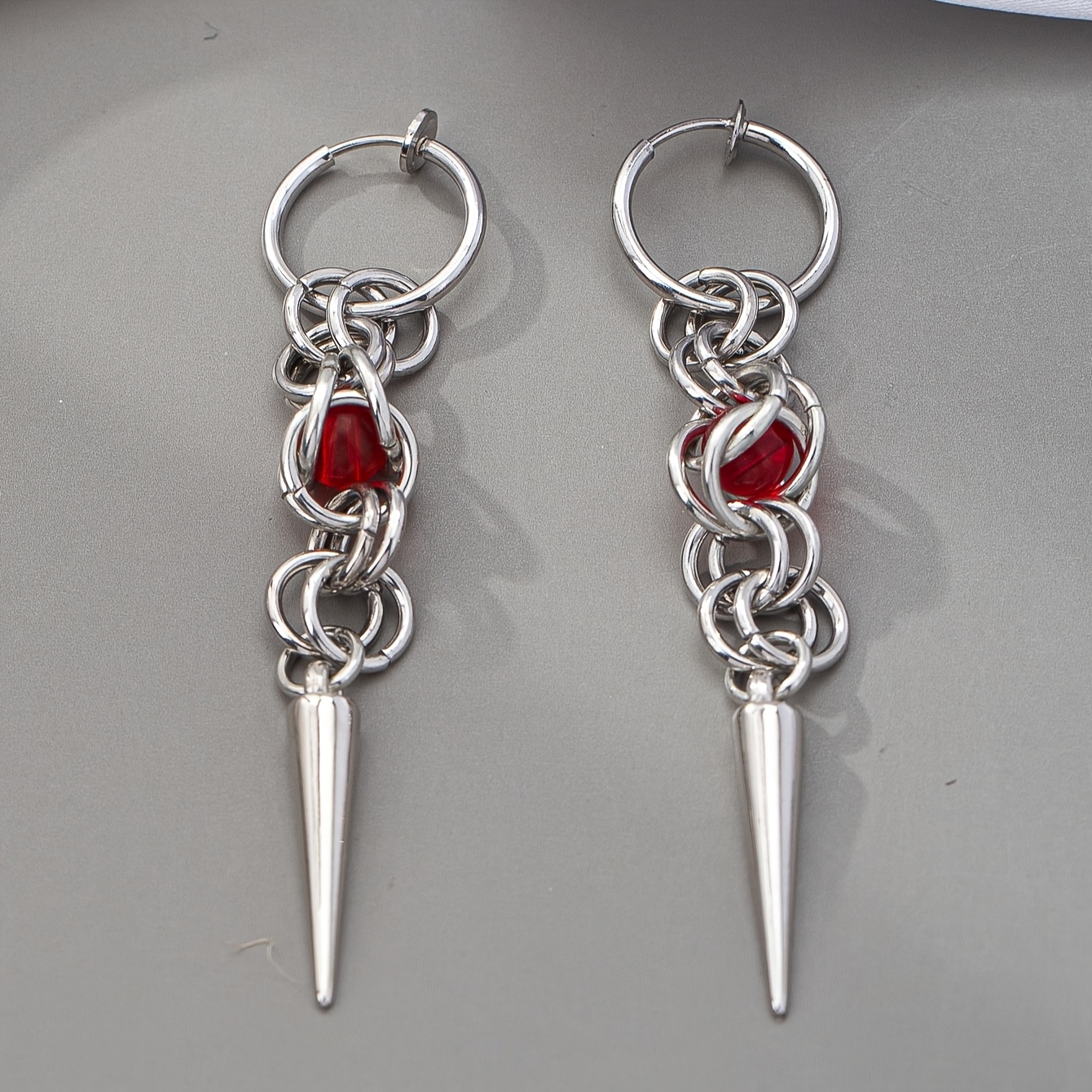 Image of A Pair Of Fashionable, Trendy, And Designed Unisex Black And Red Chain Ear Clips, Versatile And Niche Design, A48