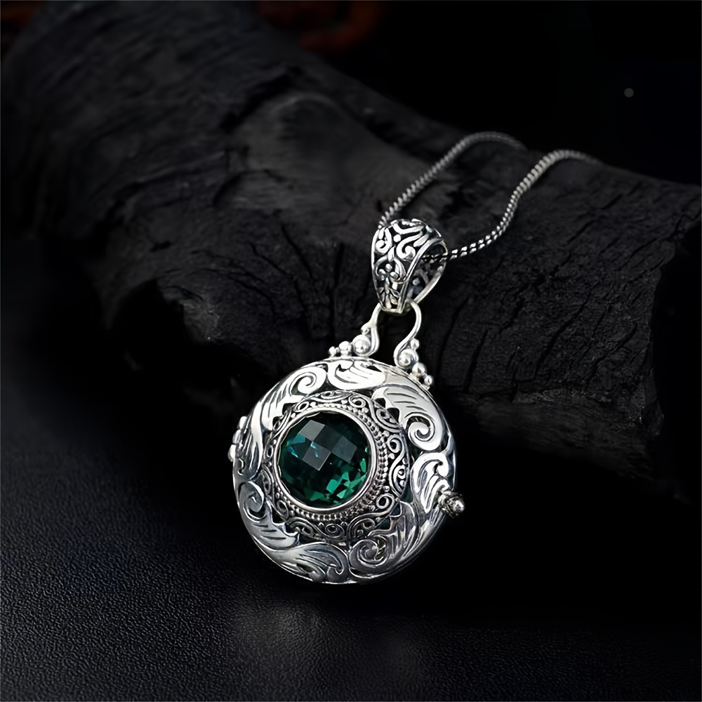 

Vintage Hollow Flower Pattern Black Box Pendant Green Zirconia Necklace Lady Party Small Gift