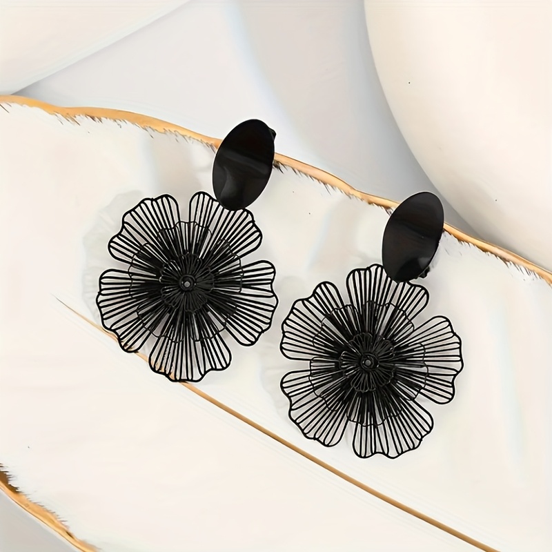 TEMU 1 Par de Aretes Clip Florales Negros, Modernos, Elegantes y Ligeros. Material de Cobre con Clips para Sin Perforación, Ideales para Mujeres. Muy