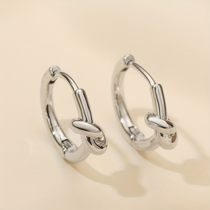 1pc Of Chic Minimalist Knotted Circle Copper Earrings, Elegant Temperament, Very Suitable For Ladies' Daily Banquets And Vacation Wear