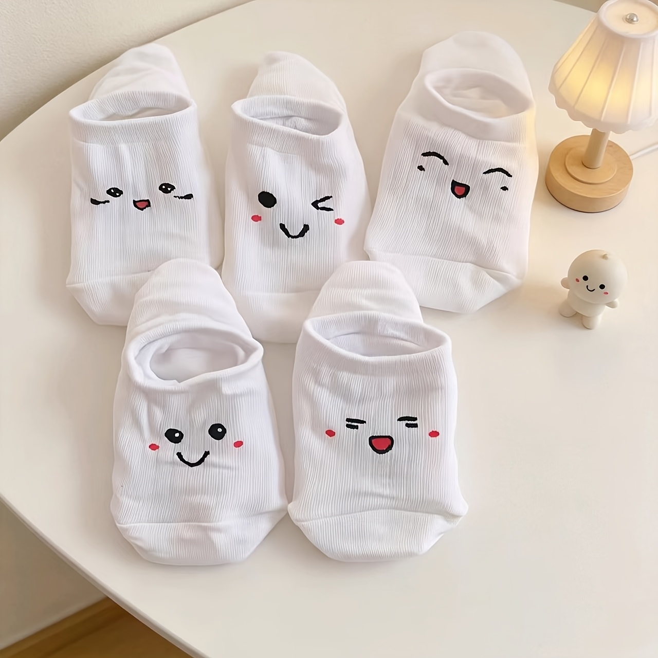 Image of 5 Pairs Of Women's Summer Nude Socks Cute Invisible Boat Socks For Daily Commuting