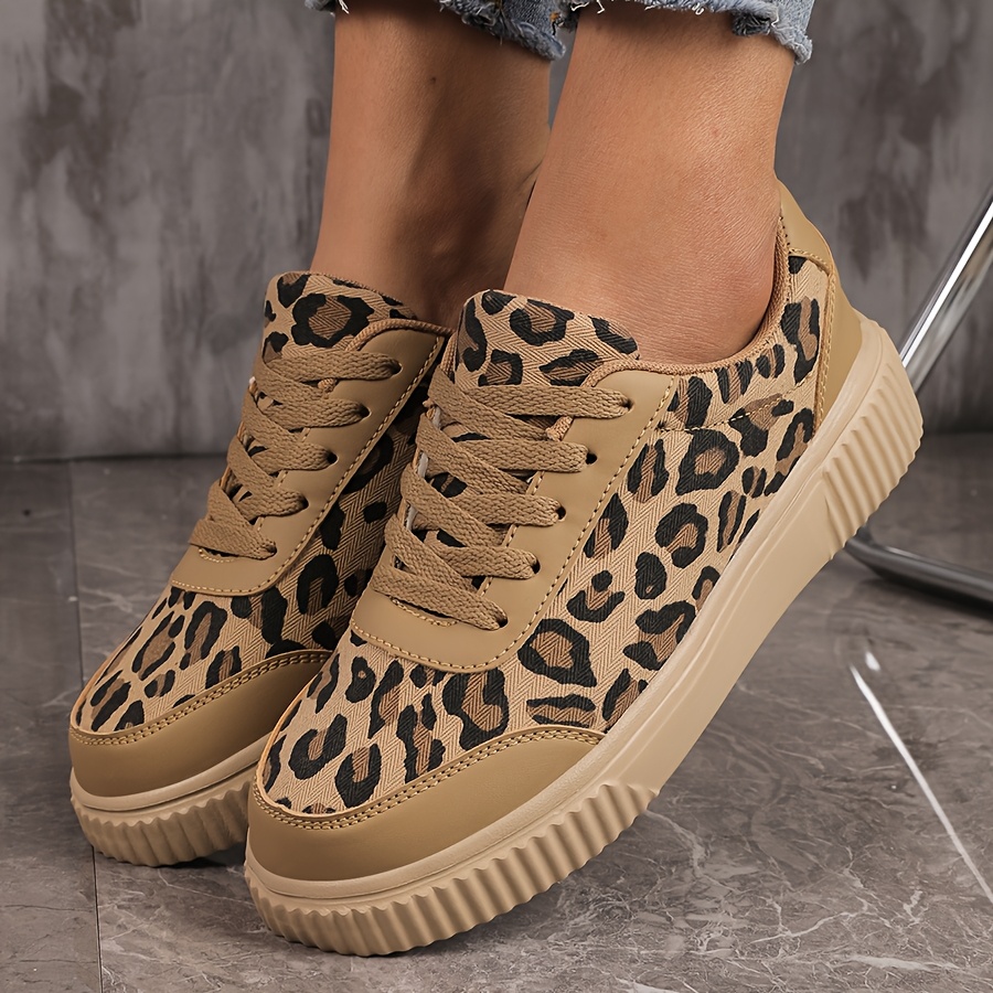 Fashion The Woman With Leopard Shoes Women's Leopard Print Fashion