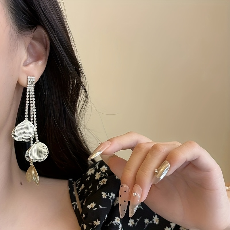 Sparkling Rhinestone Hollow Petal Ear Cuff, No Piercing