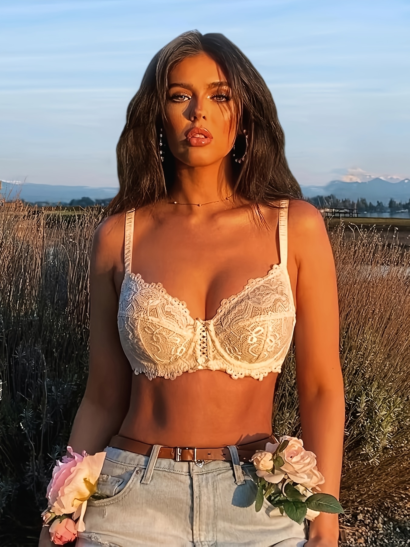 Set van drie damesbh's met beugel, kanten design en verstelbare push-up stijl. Deze comfortabele bh's zijn ademend en zacht, perfect voor dagelijks gebruik.