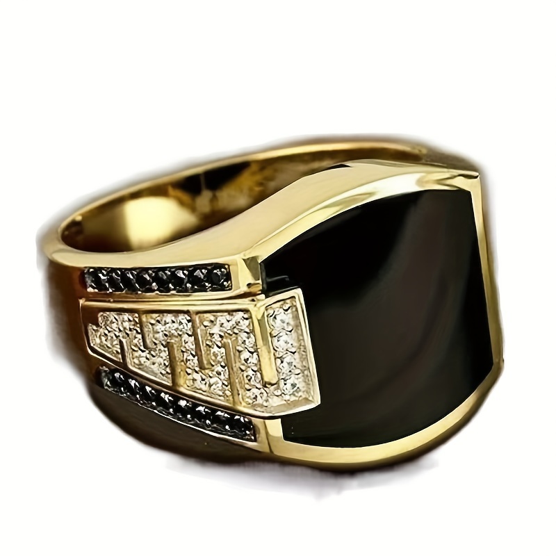 

A Luxurious And Domineering Large Mirrored Black Gemstone Ring