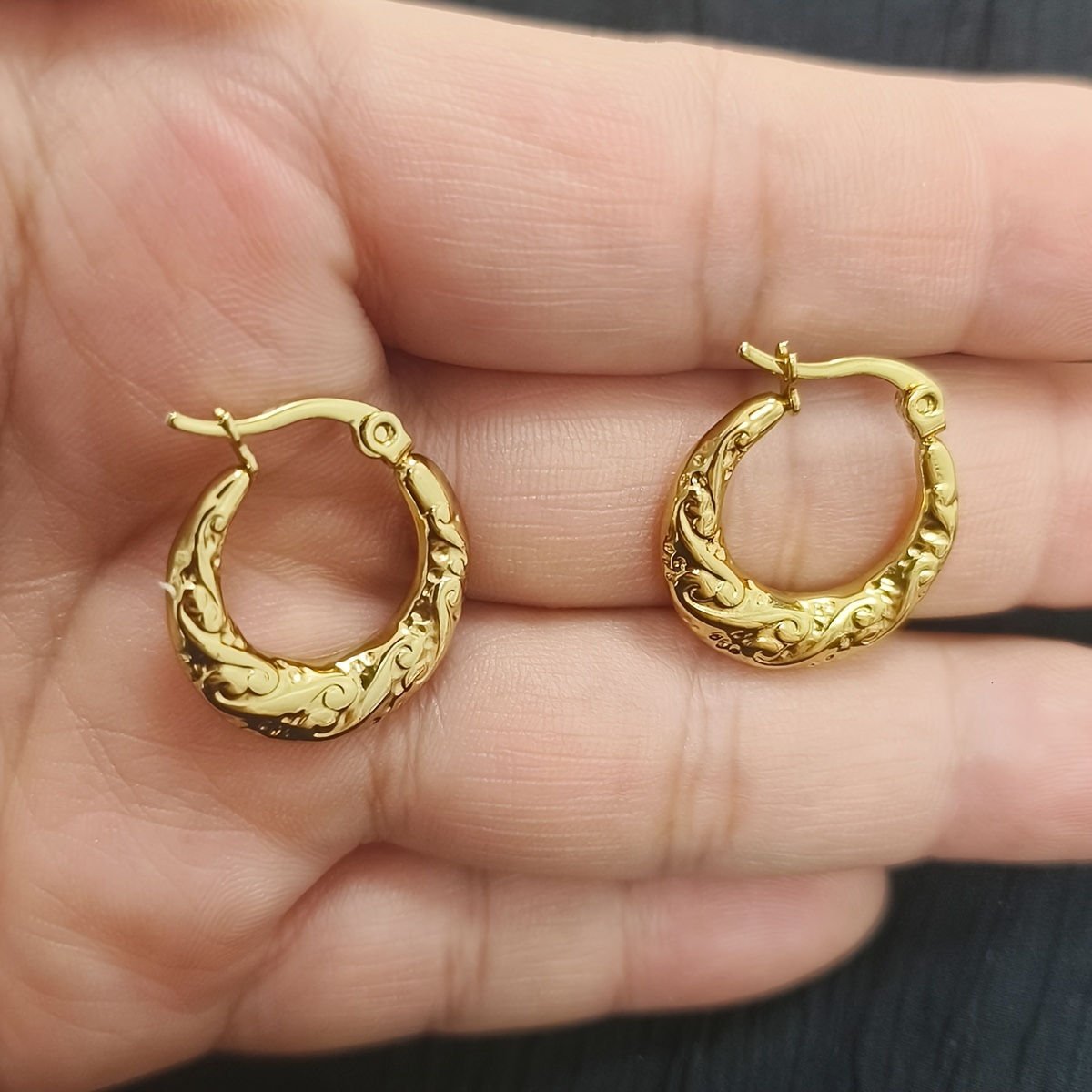 

2pcs Golden Stainless Steel Twisted Design Hoop Earrings, Fashion Simple Ear Jewelry