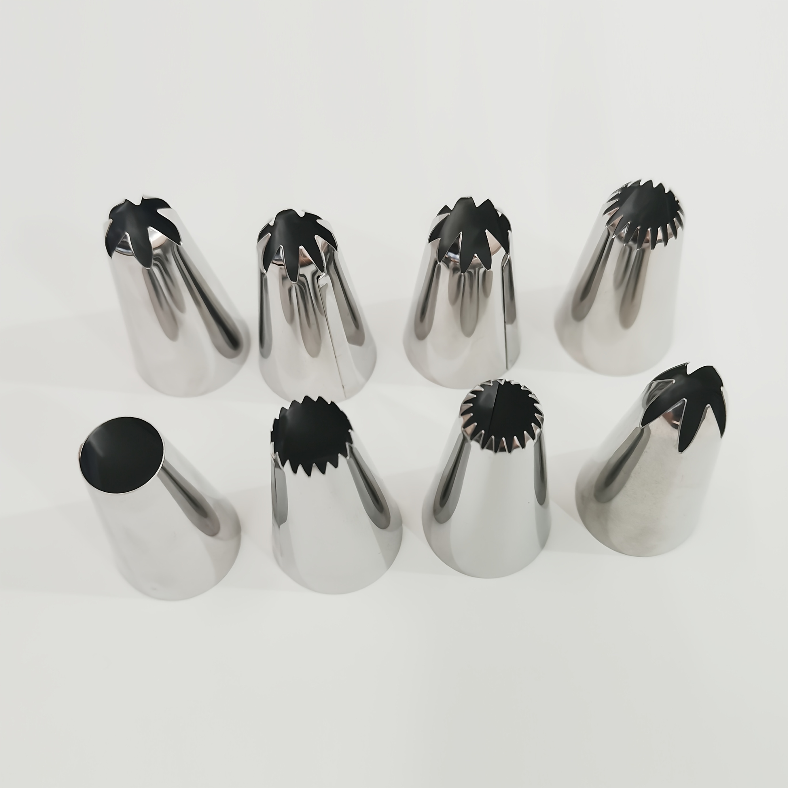 TEMU 8pcs Stainless Steel Piping Tips Set For Cake Decorating - Medium Size, Food Grade, Ideal For Flower And Swirl Designs, Cupcakes And Pastries,