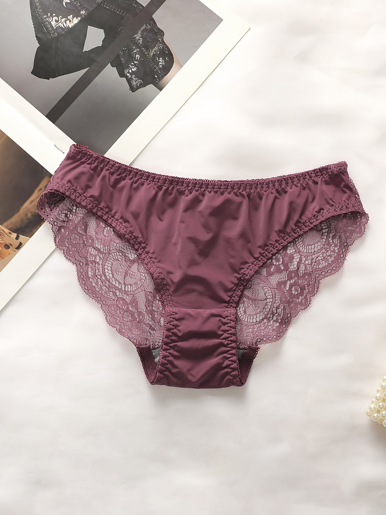A Set of Women'S Classic Sexy Wireless Bras That Provide a Gathered Look.