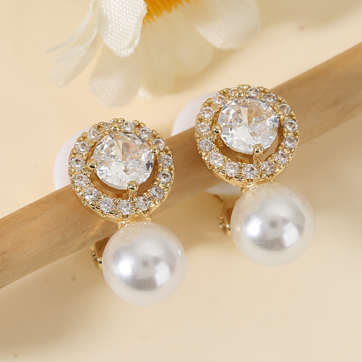 E-shop 1 Paar Französische Retro Perlen Ohrclips für Damen - Glänzende Zirkonia Luxus Clip-On Ohrringe, Elegante Minimalistische Perlen Schmuckstücke,