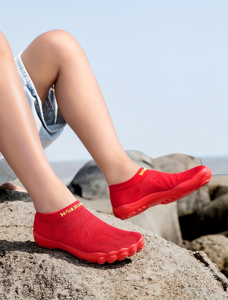 Chaussures de plage antidérapantes pour hommes et femmes, chaussures d'eau à séchage rapide et respirantes, chaussures de natation et de ruisseau, chaussures de fitness et de yoga, chaussures de randonnée pour l'escalade et la corde à sauter en plein air