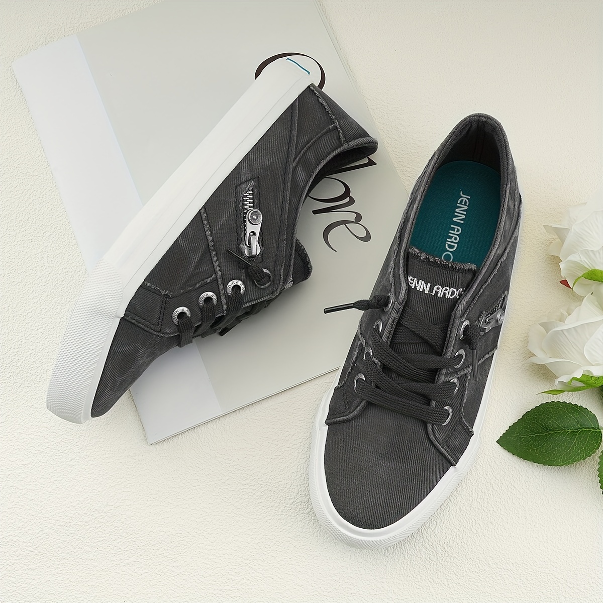 

Women's Classic Low-top Canvas Shoelace Zipper