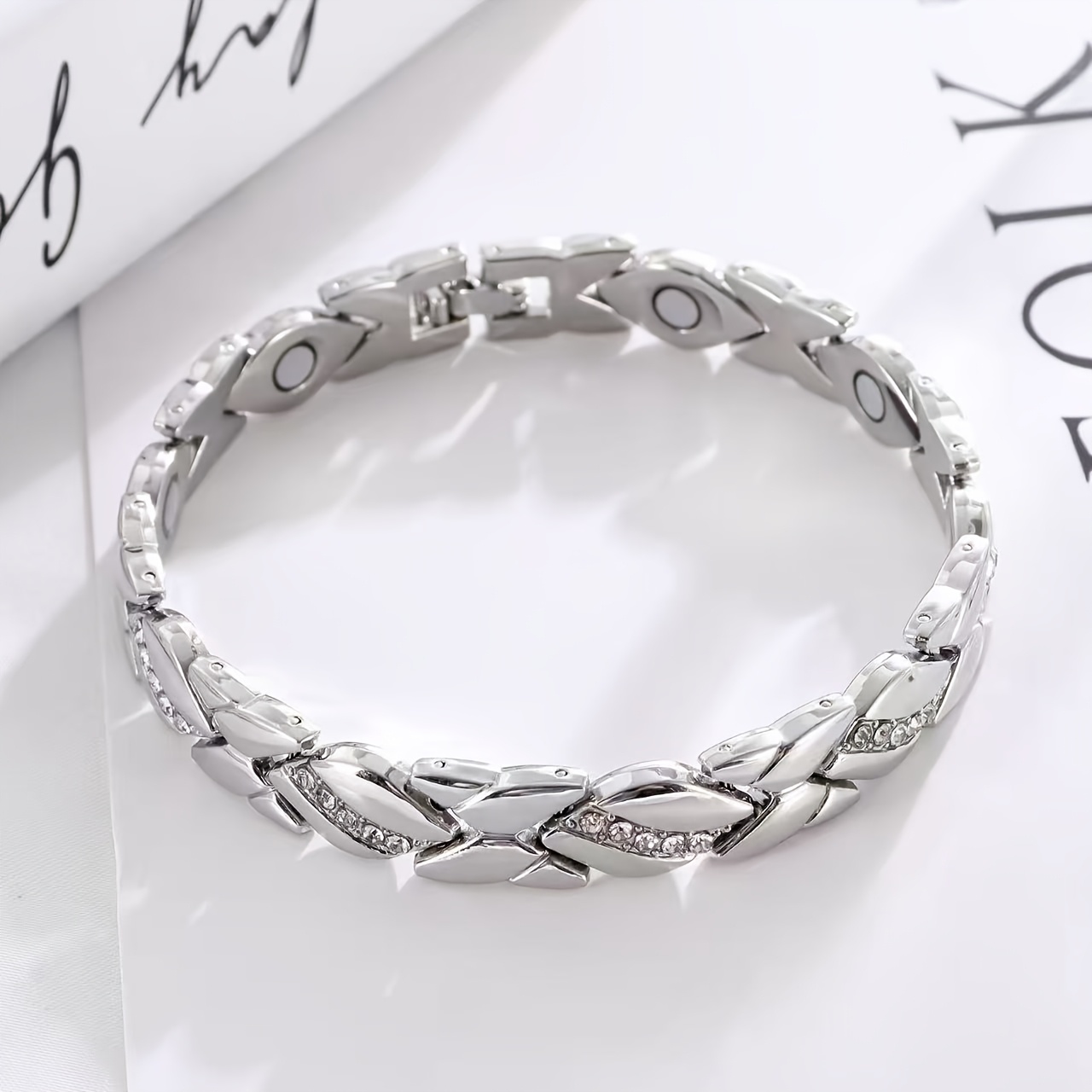 E-shop Damen-Blatt-Magnet-Armband, gebürstetes Blatt, kreatives, persönliches, großzügiges Armband
