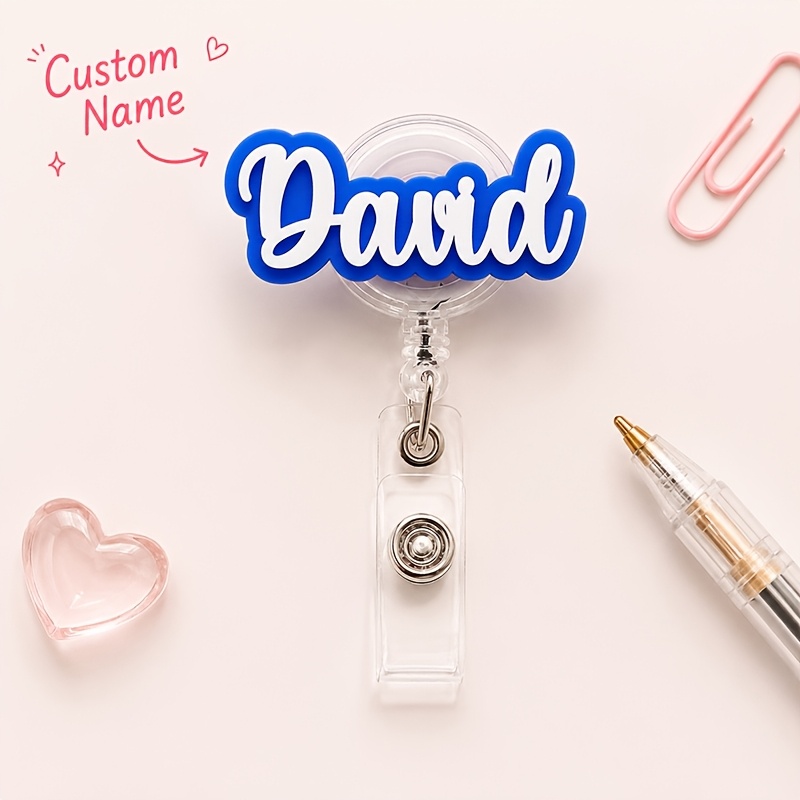 TEMU Portaidentificación retráctil 2D [Personalizado] 1 pieza con texto y personalizados, etiqueta para enfermera RN, clip para , placa de