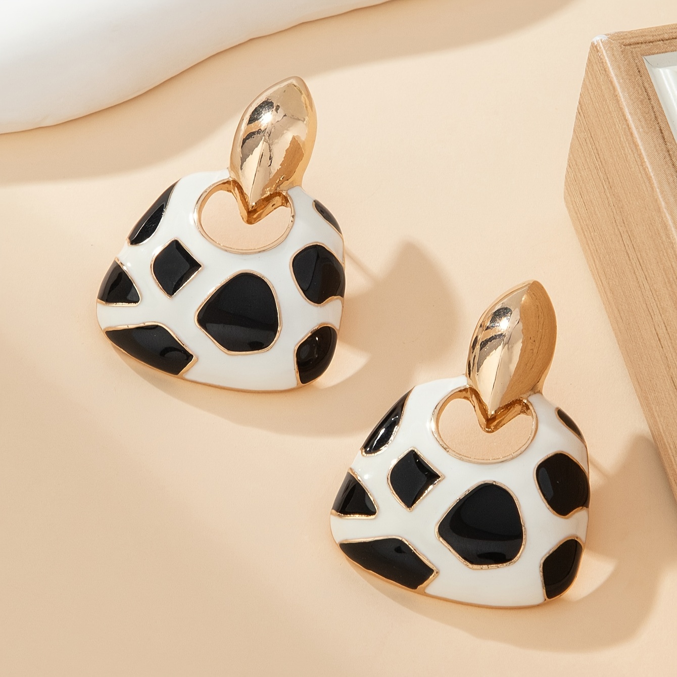 E-shop 1 Paar Western French Drip Oil Panda Schwarz-Weiße Körperform Ohrhänger Geeignet für Damen Mode All-Match Reise Urlaub Bekleidung Damen Schmuck