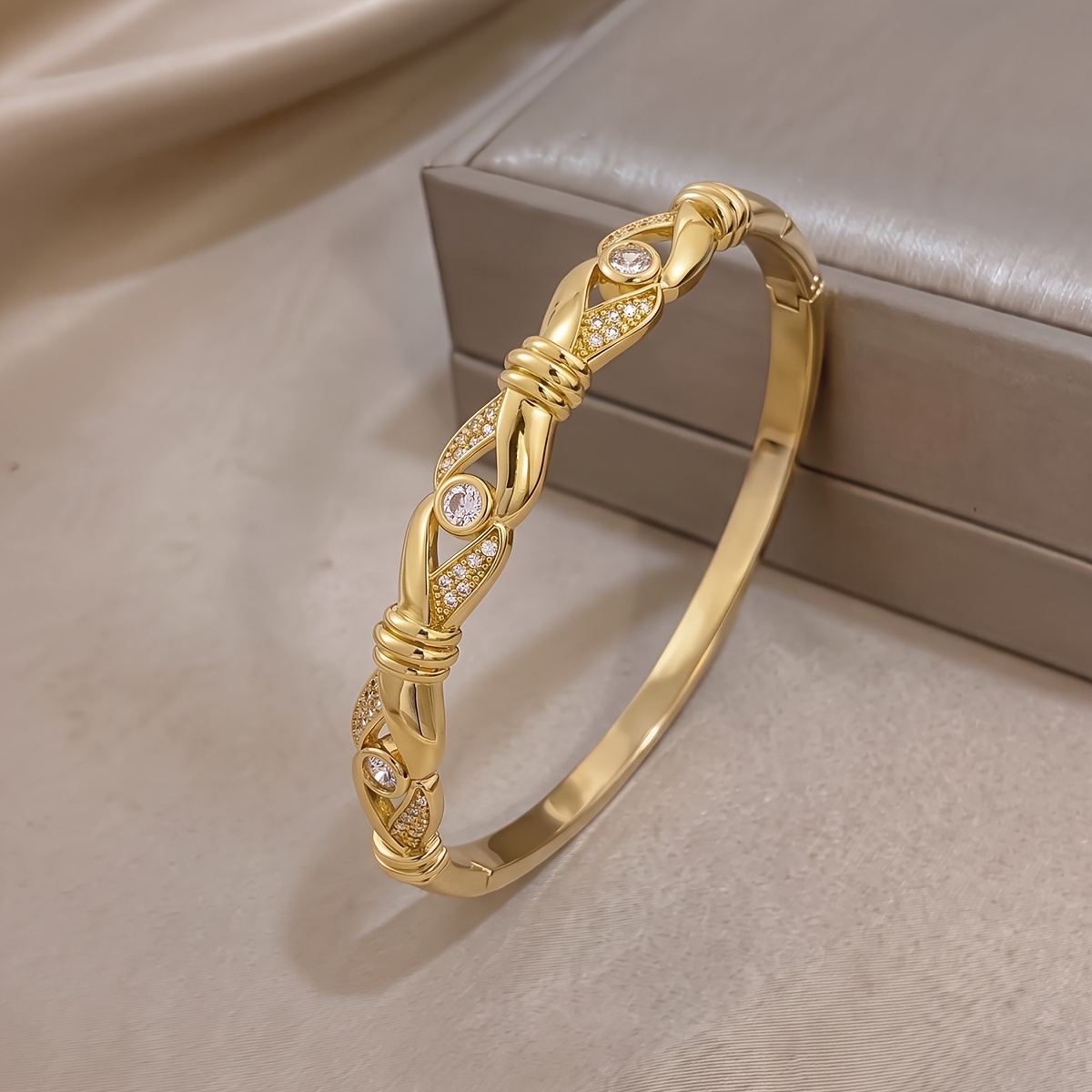 2pc Fashionable 18K Gold-Plated Bangle Jewelry Set
