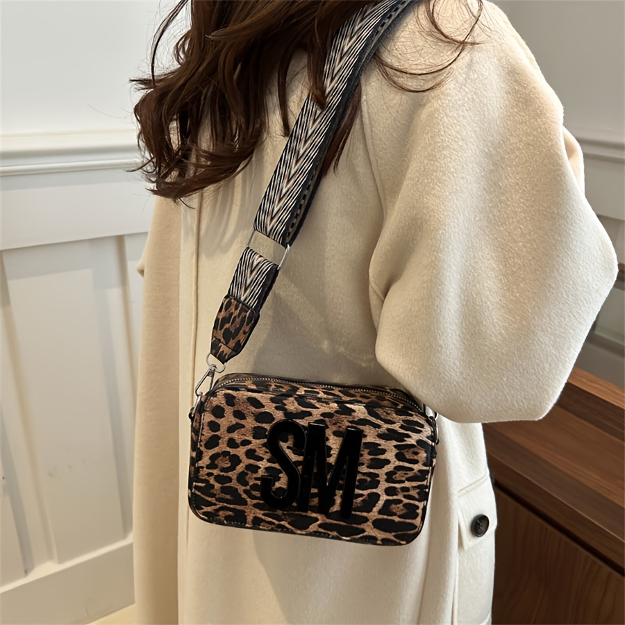 

Chic Leopard Print Crossbody Bag For Women - Luxe Leather, Detachable Strap, Zip Closure - & Travel