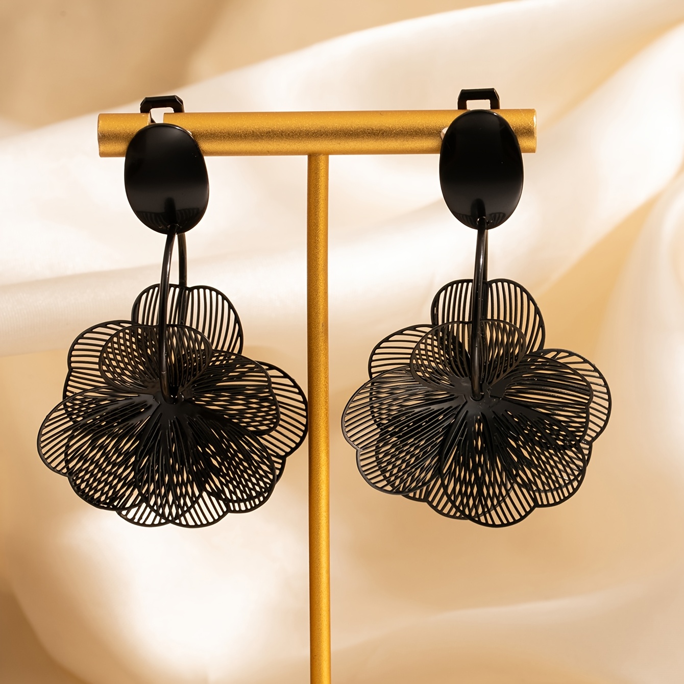 TEMU A Pair Of Women's Clip-on Earrings, Hypoallergenic And No Piercing Required. Elegant And Fashionable Large Hoop Flower Drop Earrings, Suitable