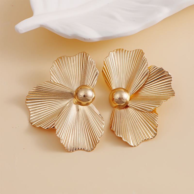 Women's Exaggerated Large Flower Stud Earrings, Light Luxury Design