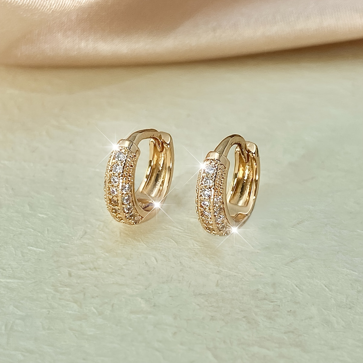 Image of 1 Pair Women's Fashion Ear Cuffs, High-end Synthetic Zirconia Hoop Earrings, Niche Design Stud Earrings And Ear Cuffs For Women