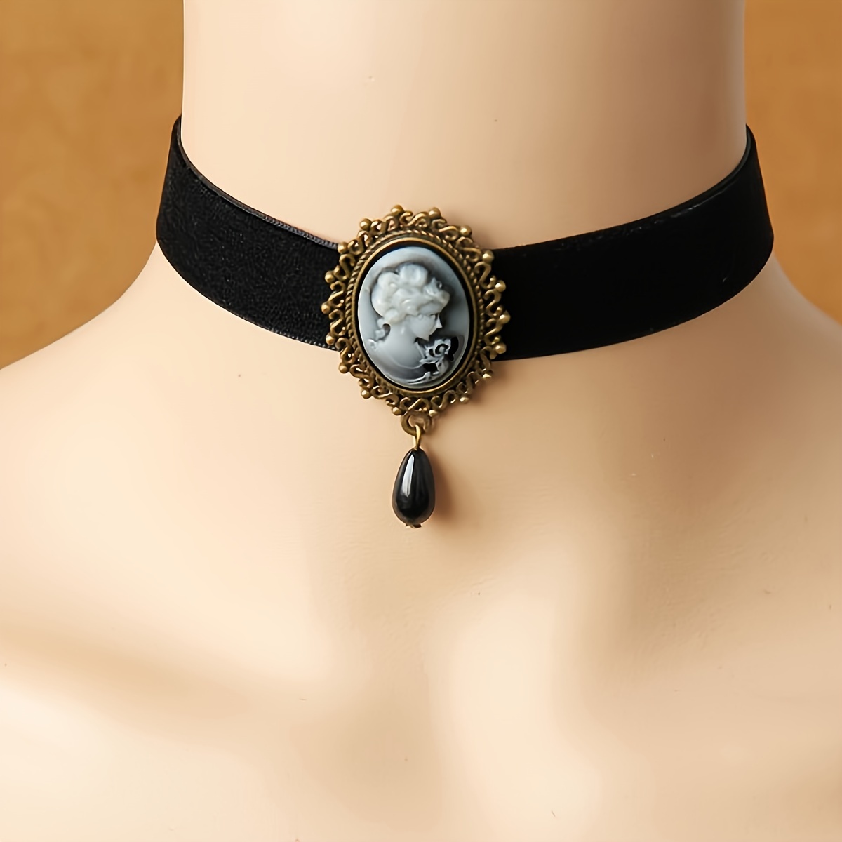 TEMU Collier ras du cou bohème gothique pour femme - Velours doux adapté à un port et comme cadeau, bijou polyvalent de style rétro, accessoire
