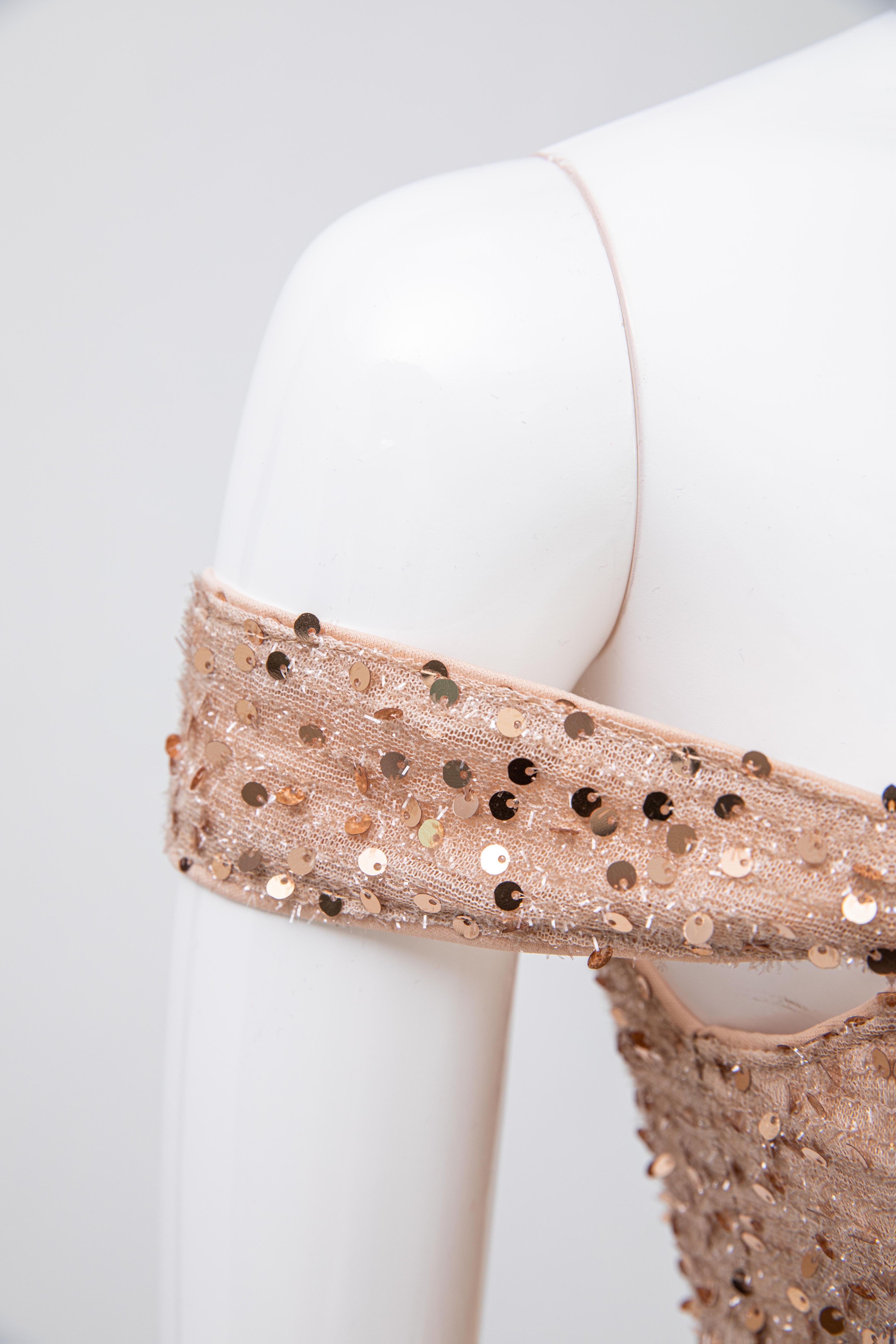 Élégante robe de soirée rose en tulle à épaules dénudées, robe trapèze à fente haute pour femmes - Parfaite pour les mariages et les événements formels, tenue de soirée formelle | Détails exquis