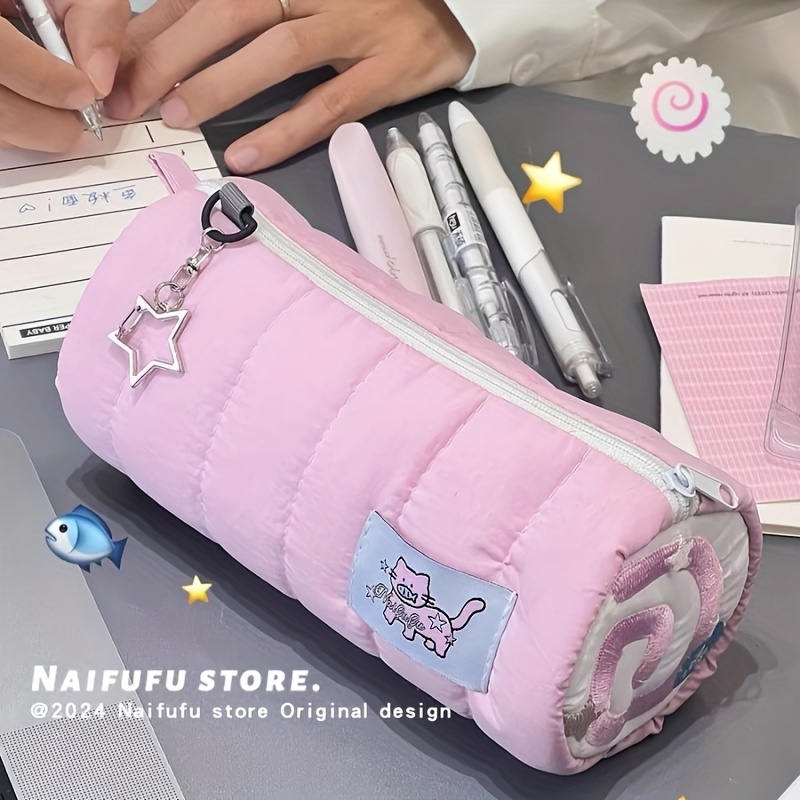 

A Fluffy Pink Cat Pencil Case With Board Design, Cute And High-quality, Storing Pens With A Large Capacity.