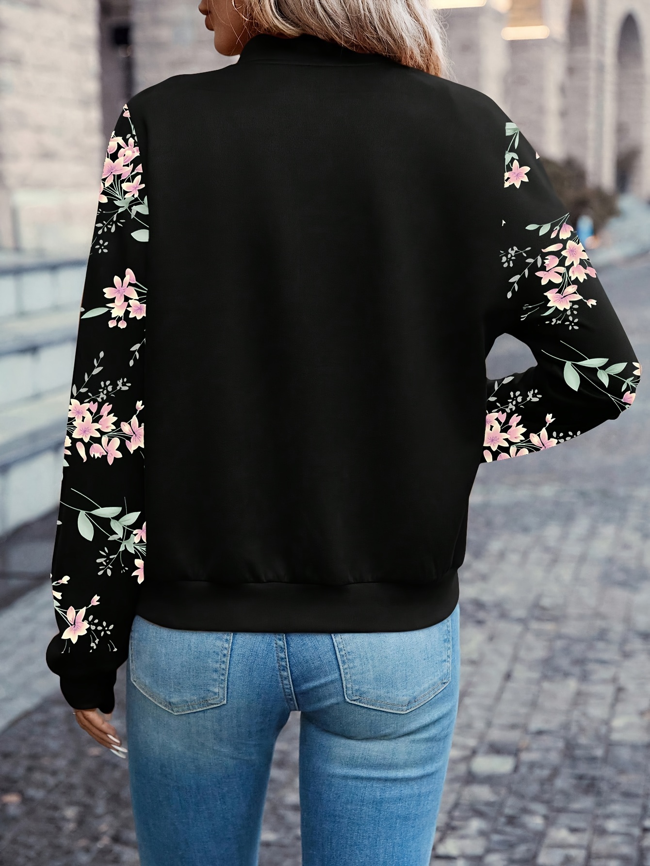 Elegante Jacke mit Blumenmuster